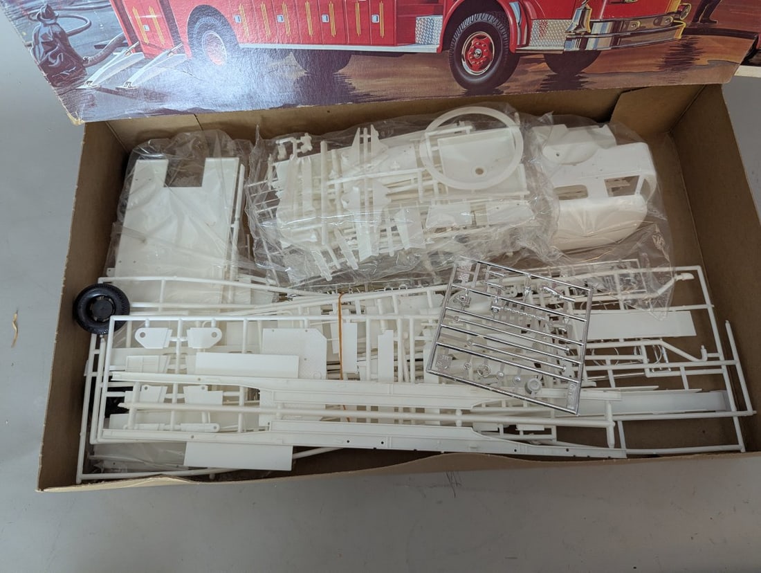 AMT American LaFrance Aero Chief 1000 Series Model Kit Vintage T514 Unbuilt Model - 3