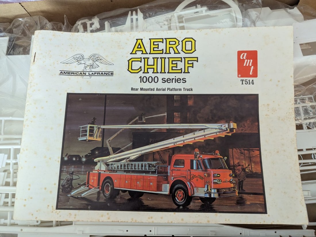 AMT American LaFrance Aero Chief 1000 Series Model Kit Vintage T514 Unbuilt Model - 4