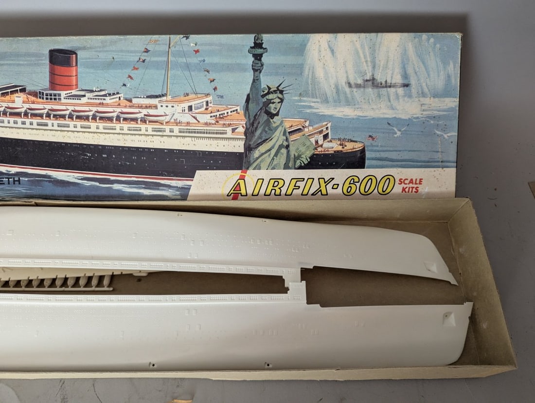 Vintage Airfix RMS Queen Elizabeth 1:600 Scale Model Kit Classic Collectible - 2