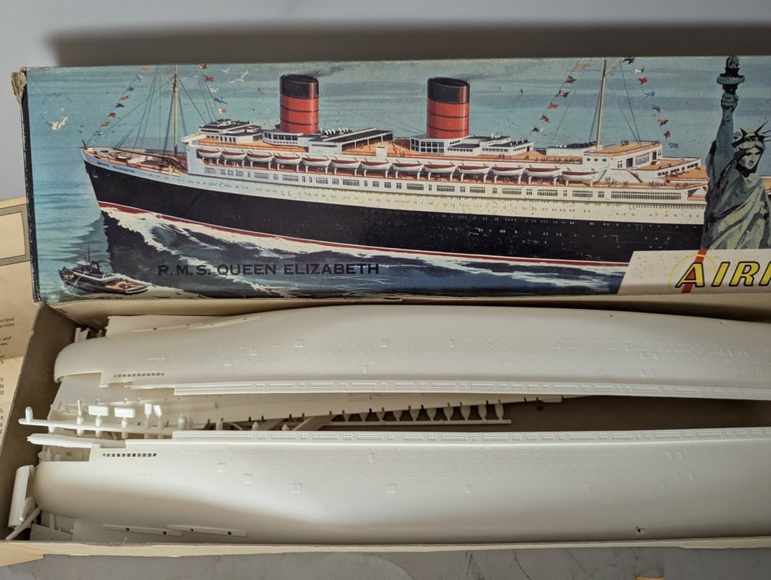 Vintage Airfix RMS Queen Elizabeth 1:600 Scale Model Kit Classic Collectible - 3