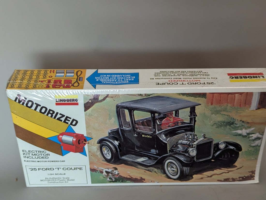 Lindberg Motorized 1925 Ford T Coupe 1/24 Scale Model Kit Vintage Sealed - 2
