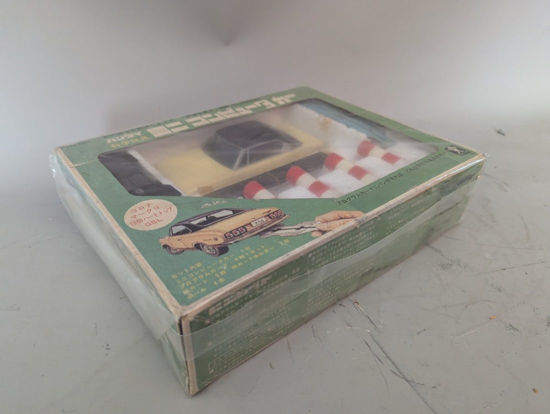 Bandai Mini Computer Car Toyota Corona Mark II GSL 1900 Science Toy Set Vintage Collectible - 2