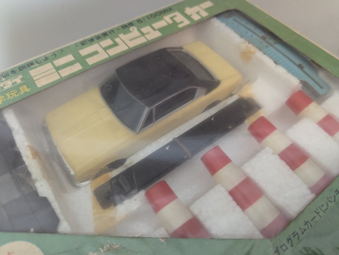 Bandai Mini Computer Car Toyota Corona Mark II GSL 1900 Science Toy Set Vintage Collectible - 3
