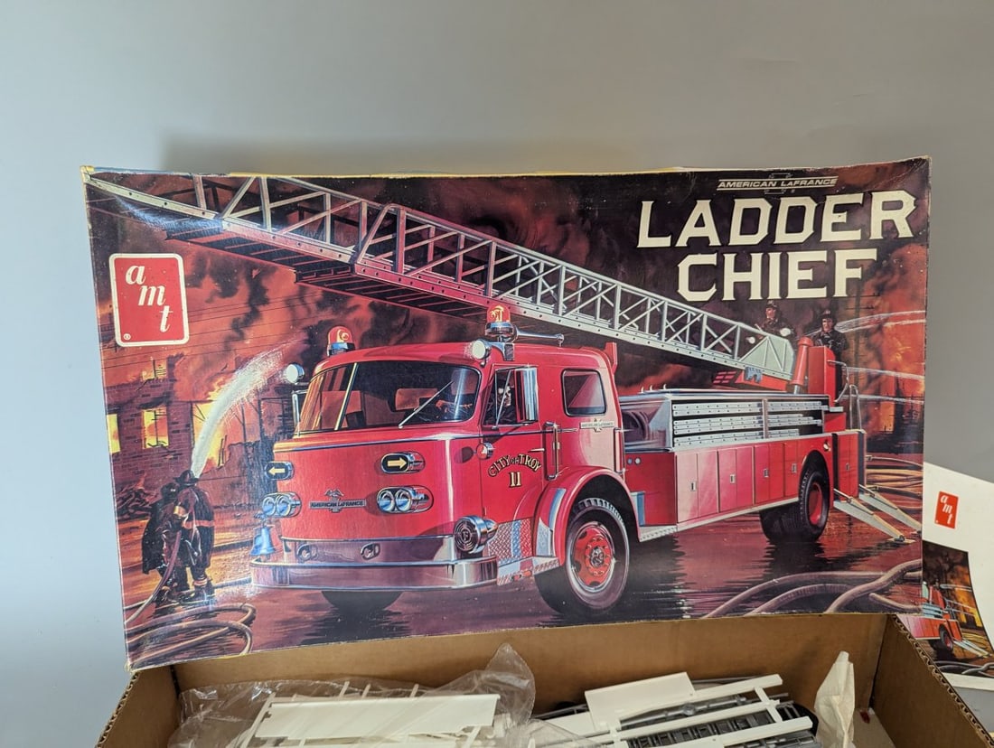 AMT American LaFrance 1000 Series Ladder Chief Model Kit T500 New Old Stock - 2