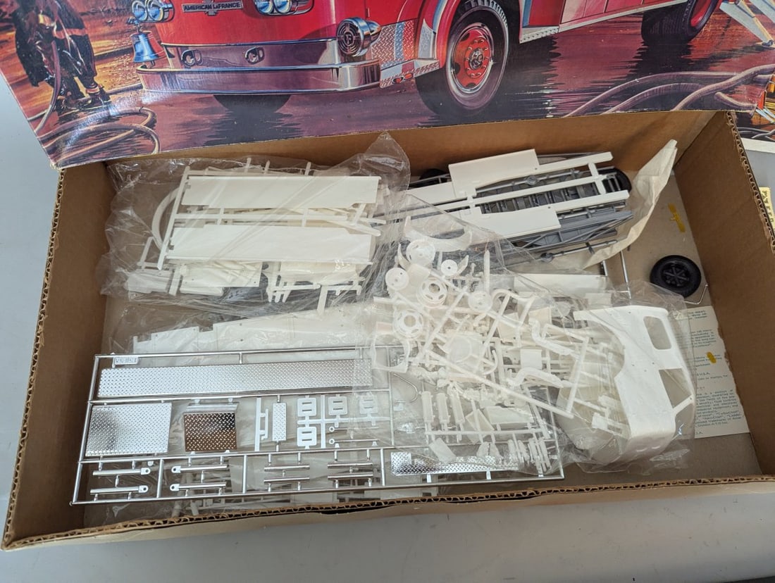 AMT American LaFrance 1000 Series Ladder Chief Model Kit T500 New Old Stock - 3
