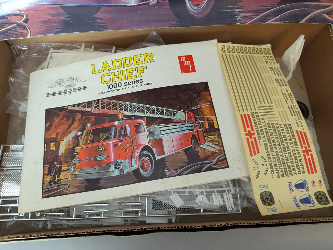 AMT American LaFrance 1000 Series Ladder Chief Model Kit T500 New Old Stock - 4