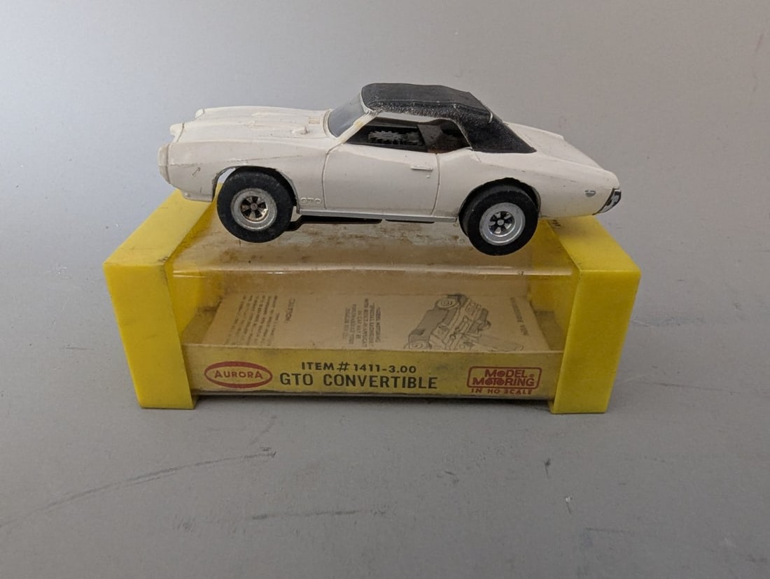 Aurora Model Motoring GTO Convertible HO Slot Car Vintage Classic Collector Item: **Important** Please read below description on how to avoid high shipping costs. Up for auction is a classic Aurora Model Motoring GTO Convertible HO Slot Car (Item #1411) with original packaging.
