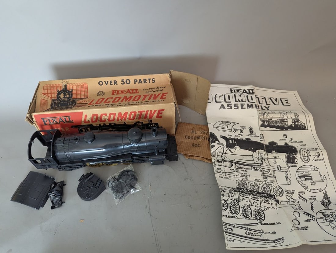 Vintage Louis Marx Fix-All Locomotive Assembly Kit No. 2552 for Collectors and Hobbyists (1 of 6)