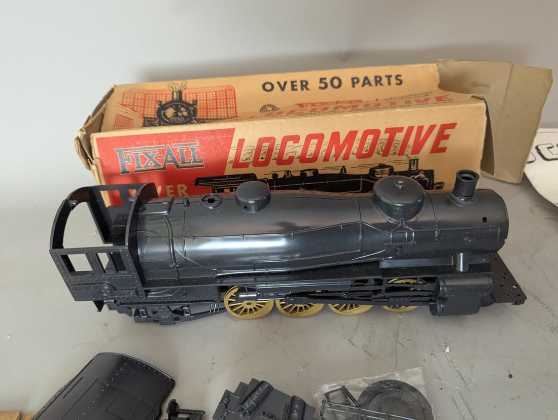 Vintage Louis Marx Fix-All Locomotive Assembly Kit No. 2552 for Collectors and Hobbyists - 5
