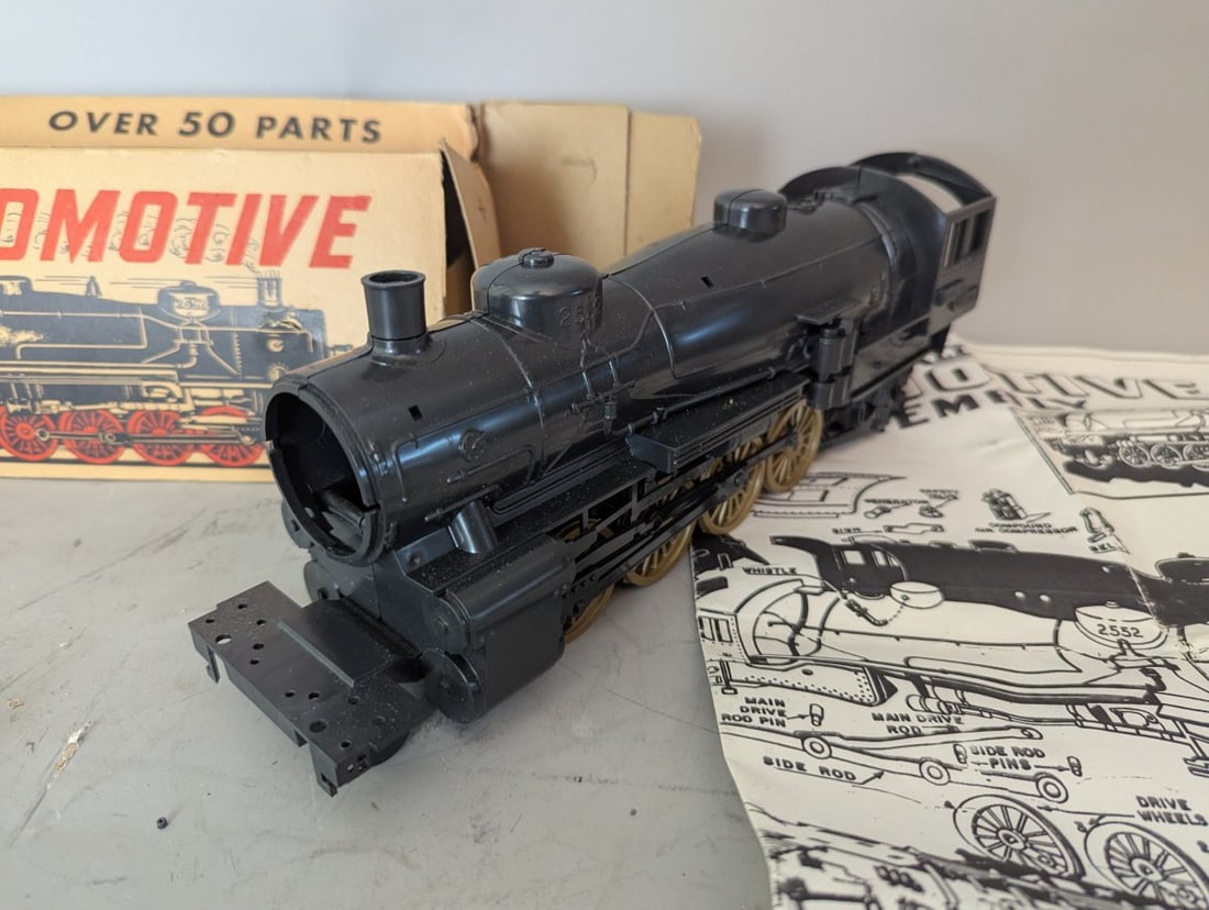 Vintage Louis Marx Fix-All Locomotive Assembly Kit No. 2552 for Collectors and Hobbyists - 6