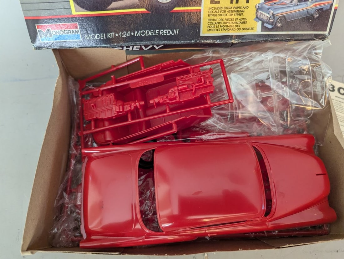 1988 Monogram 1/24 Scale '53 Chevy 2'n'1 Model Kit with Superdawg Box Art - 3