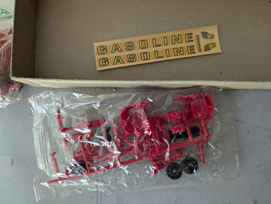 Vintage Aurora 5000 Gal Gasoline Trailer Truck Model Kit No 501-69 New Old Stock - 3