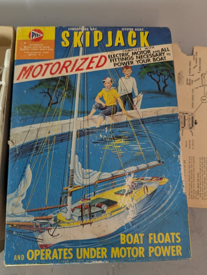 Vintage Pyro Chesapeake Bay Skipjack Motorized Model Kit No. 270-130 Rare Collectible - 2
