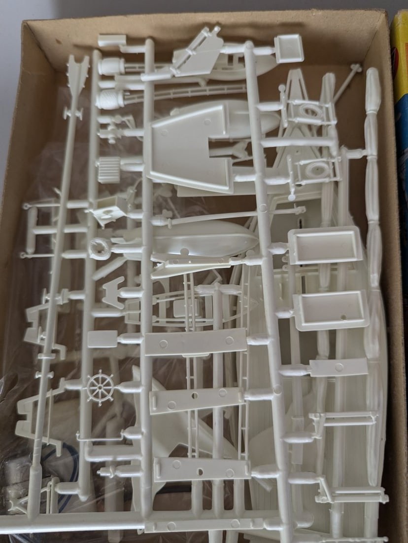 Vintage Pyro Chesapeake Bay Skipjack Motorized Model Kit No. 270-130 Rare Collectible - 3