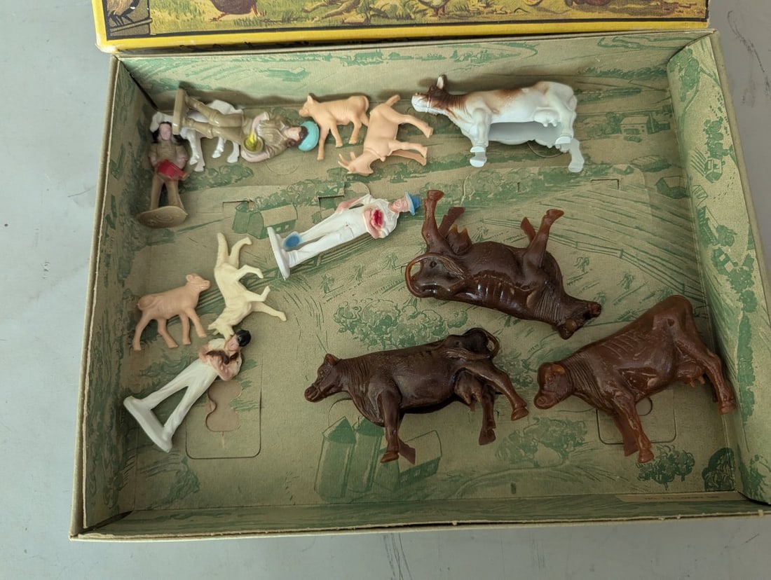 Beton Toys Dairy Farm Cattle Range Playset No. 171 Vintage Collectible Toy Figures - 3