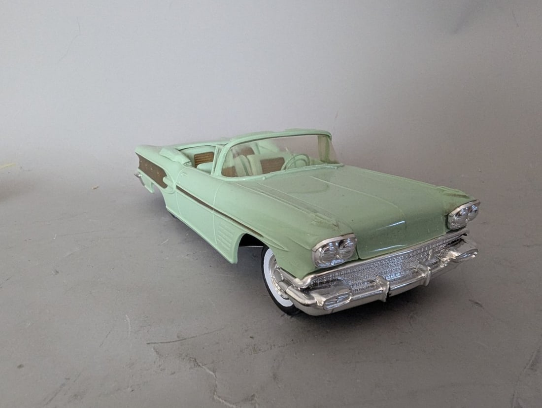 AMT 1958 Pontiac Bonneville Convertible Promo Vintage Collectible Model: **Important** Please read below description on how to avoid high shipping costs. Presenting a stunning vintage 1/25 scale AMT promotional model of the iconic 1958 Pontiac Bonneville Convertible.