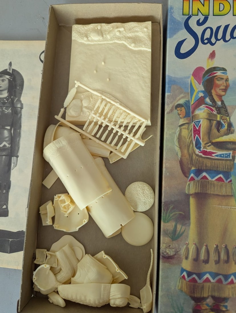 Aurora Indian Squaw Figurine Model Kit No 418-98 Vintage Collectible Unassembled - 2