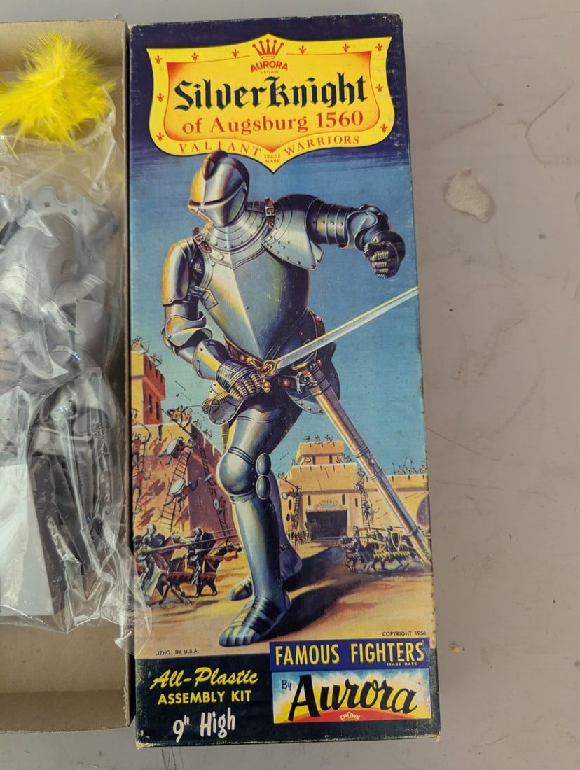 Aurora Famous Fighters Silver Knight of Augsburg 1560 Model Kit KI-98 Vintage Collectible - 2