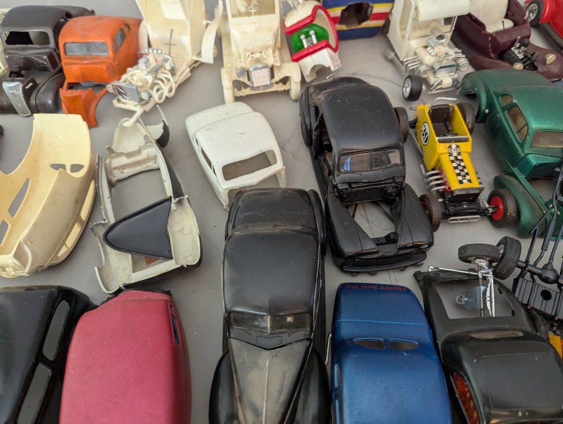 Large Lot of Vintage Model Car Parts Chassis Bodies Assortment for Restoration & Custom Builds - 10