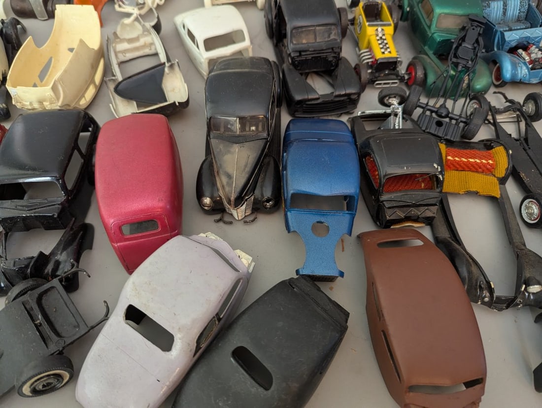 Large Lot of Vintage Model Car Parts Chassis Bodies Assortment for Restoration & Custom Builds - 11