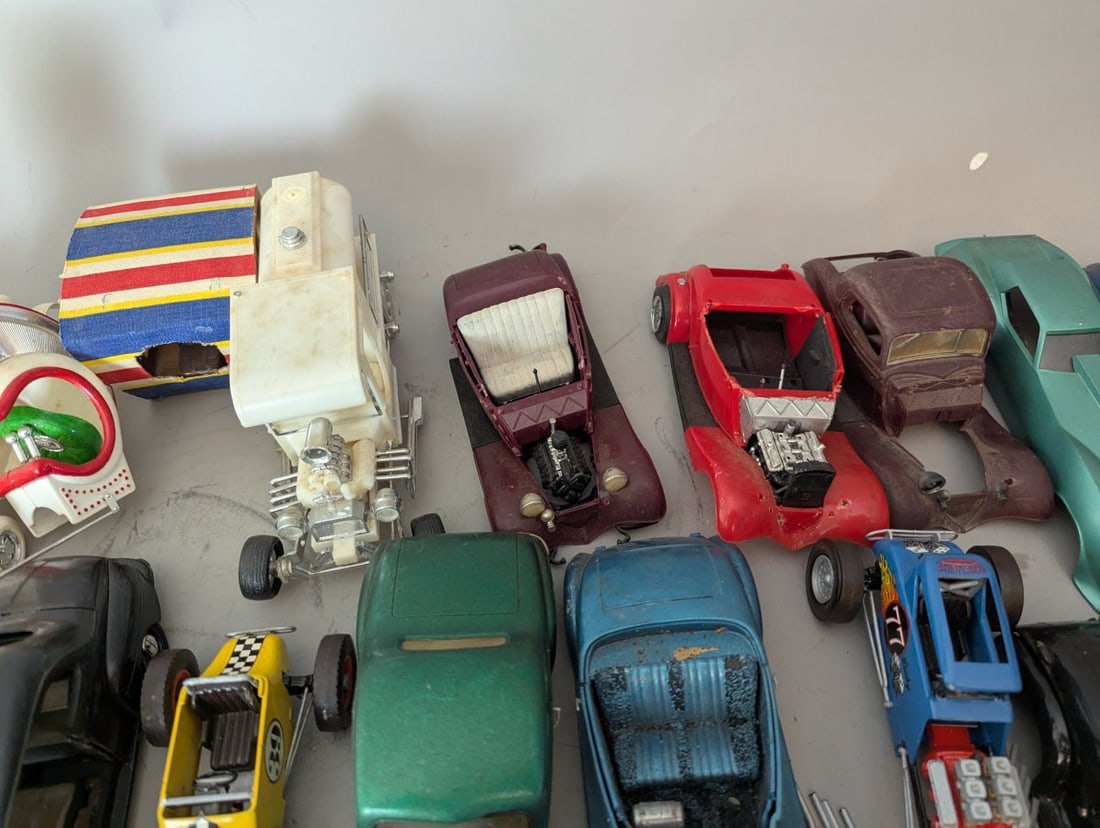 Large Lot of Vintage Model Car Parts Chassis Bodies Assortment for Restoration & Custom Builds - 12