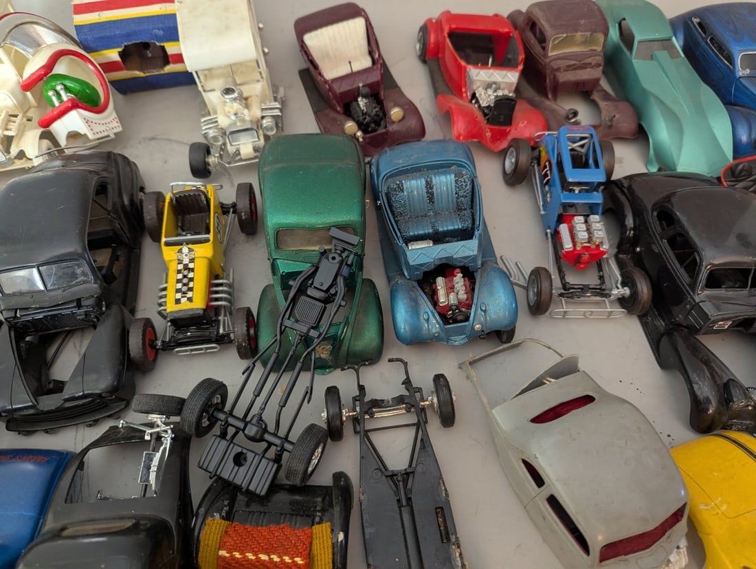 Large Lot of Vintage Model Car Parts Chassis Bodies Assortment for Restoration & Custom Builds - 13