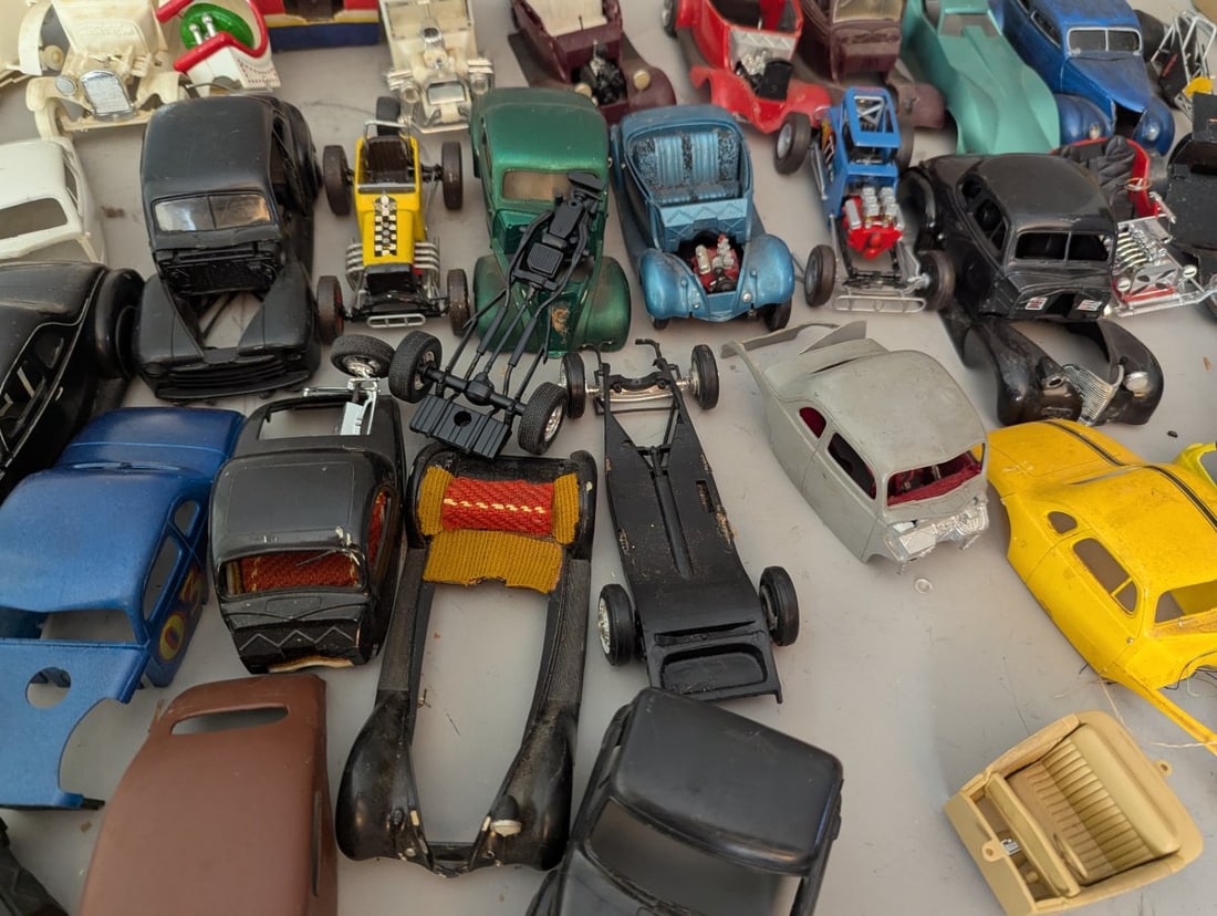 Large Lot of Vintage Model Car Parts Chassis Bodies Assortment for Restoration & Custom Builds - 14