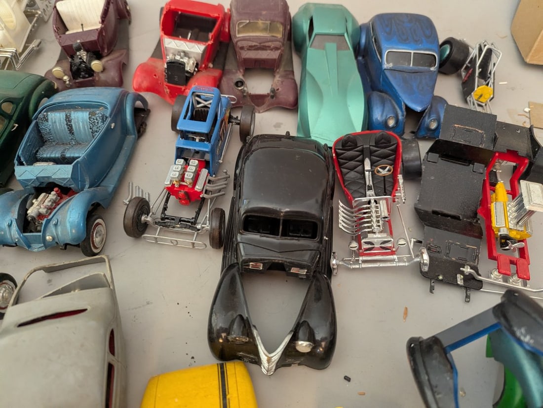 Large Lot of Vintage Model Car Parts Chassis Bodies Assortment for Restoration & Custom Builds - 16