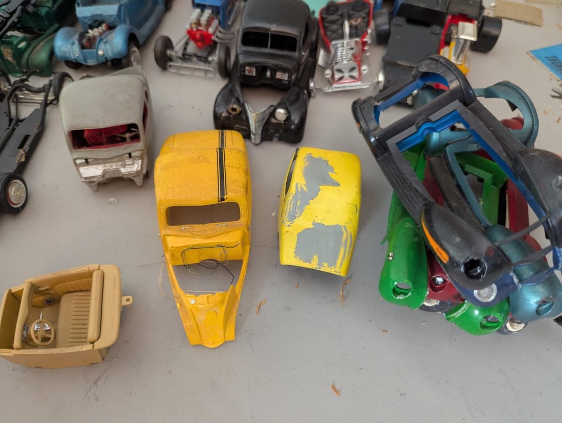 Large Lot of Vintage Model Car Parts Chassis Bodies Assortment for Restoration & Custom Builds - 17