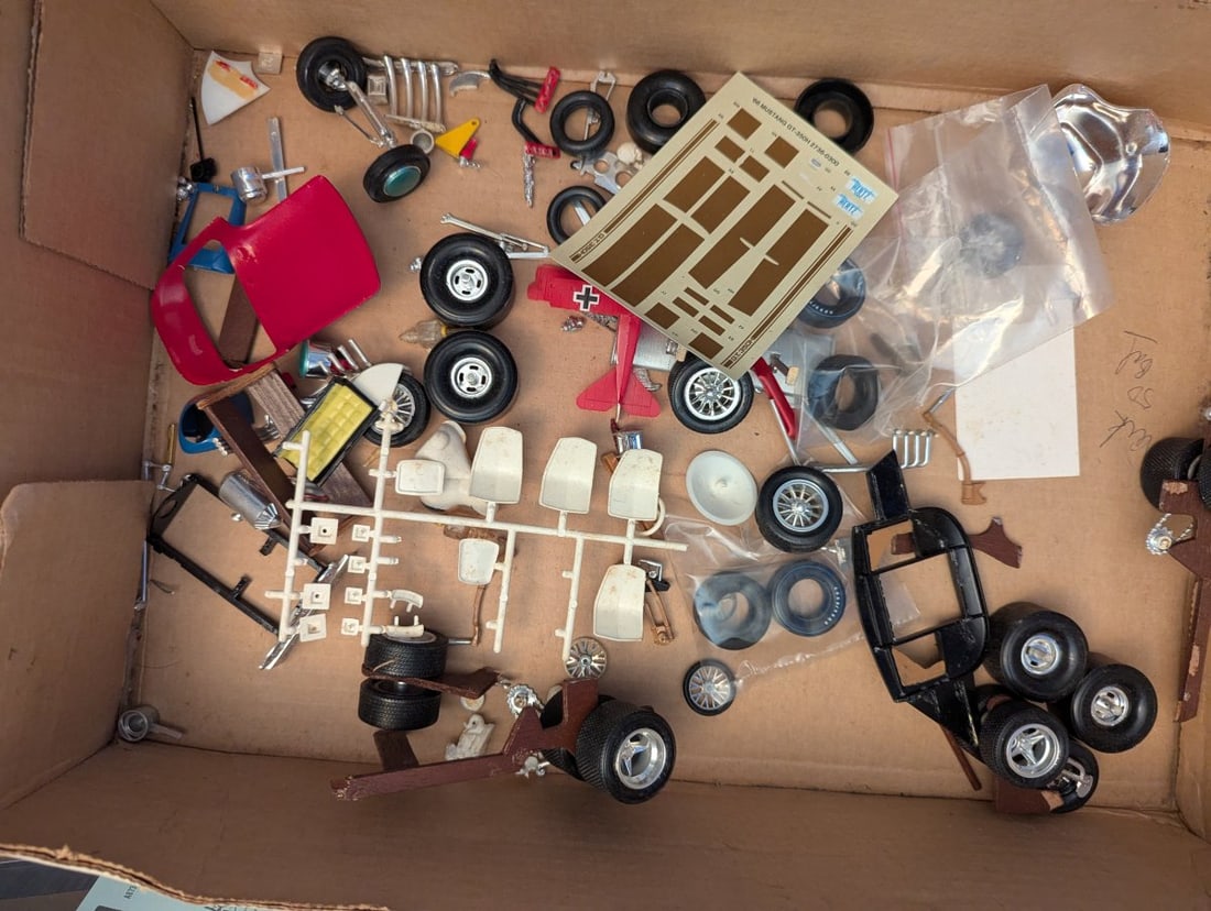 Large Lot of Vintage Model Car Parts Chassis Bodies Assortment for Restoration & Custom Builds - 3