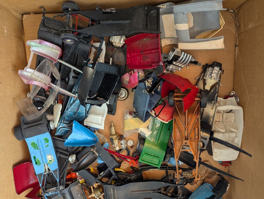 Large Lot of Vintage Model Car Parts Chassis Bodies Assortment for Restoration & Custom Builds - 4