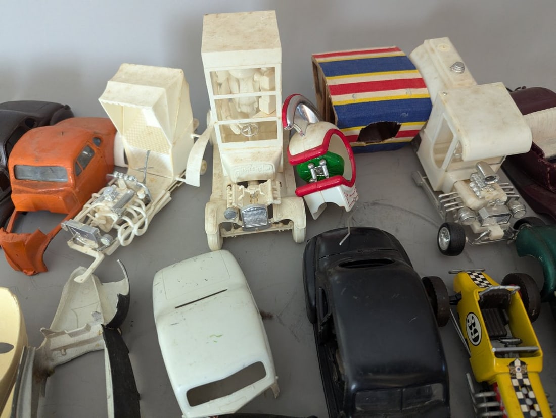 Large Lot of Vintage Model Car Parts Chassis Bodies Assortment for Restoration & Custom Builds - 9