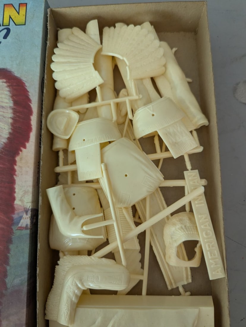 Aurora Indian Chief Figurine Plastic Assembly Kit 417-98 Vintage Model Unbuilt - 3
