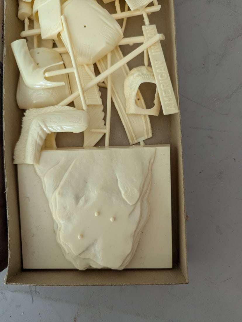 Aurora Indian Chief Figurine Plastic Assembly Kit 417-98 Vintage Model Unbuilt - 4