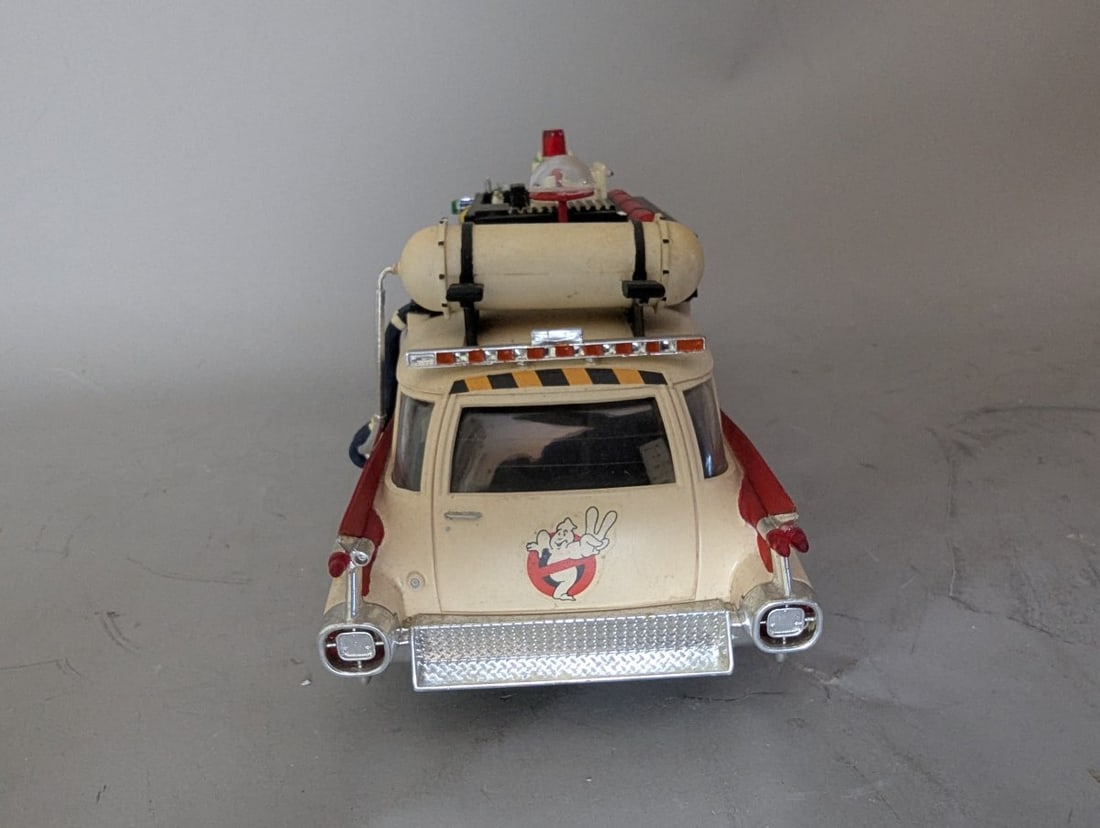 Johnny Lightning Ghostbusters Ecto-1 Die-Cast Model Collectible Car with Loose Mirror - 4