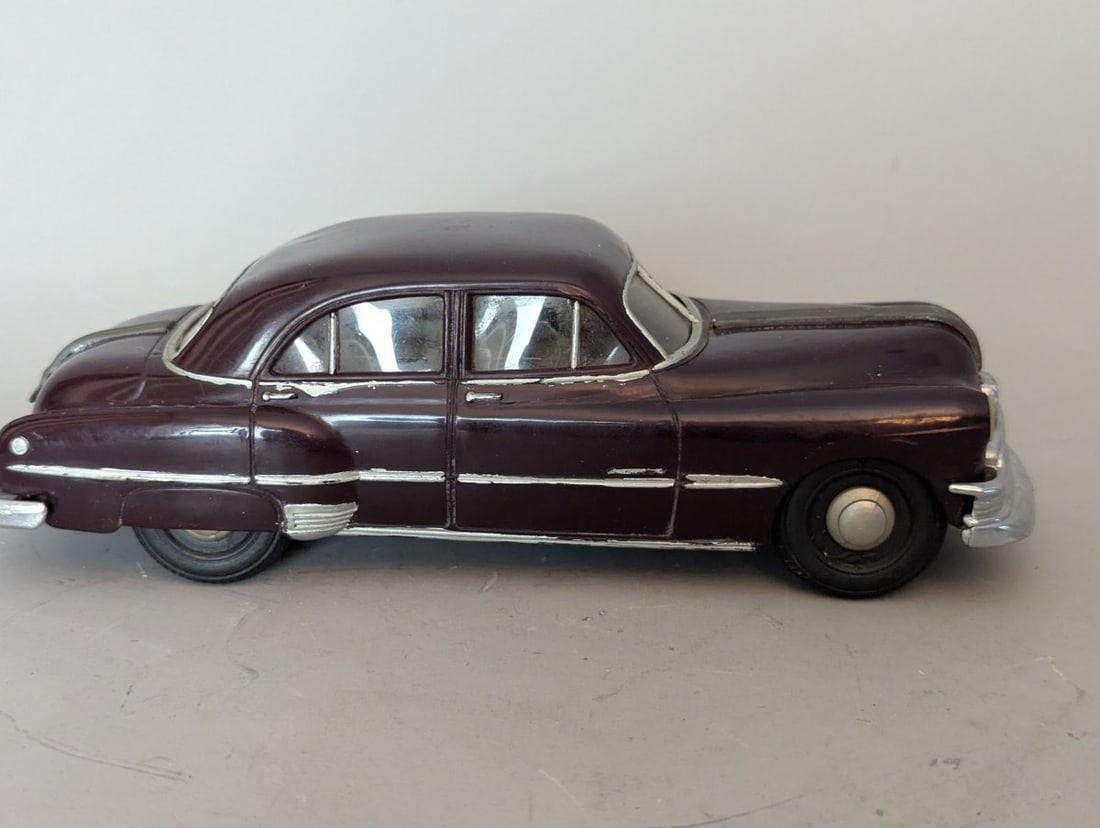 Ideal Toy Co 1949 Pontiac Streamliner Wind-Up Toy Car Classic Collector's Item - 2
