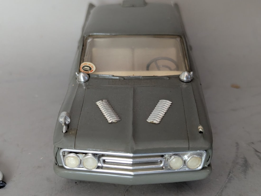 Customized 1960 Ford Starliner Vintage Model Car with Unique Hot Rod Features - 4
