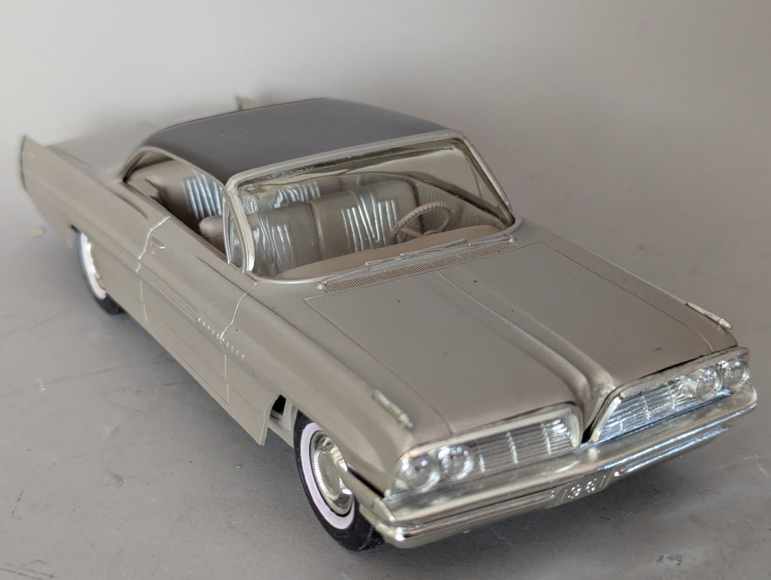 1961 Pontiac Bonneville Catalina Promotional Model Car by AMT Classic Auto Collector's Item: **Important** Please read below description on how to avoid high shipping costs. This stunning 1961 Pontiac Dealer Promotional Model Car measures 8 1/2 x 3 x 2 1/2 inches and exemplifies excellent