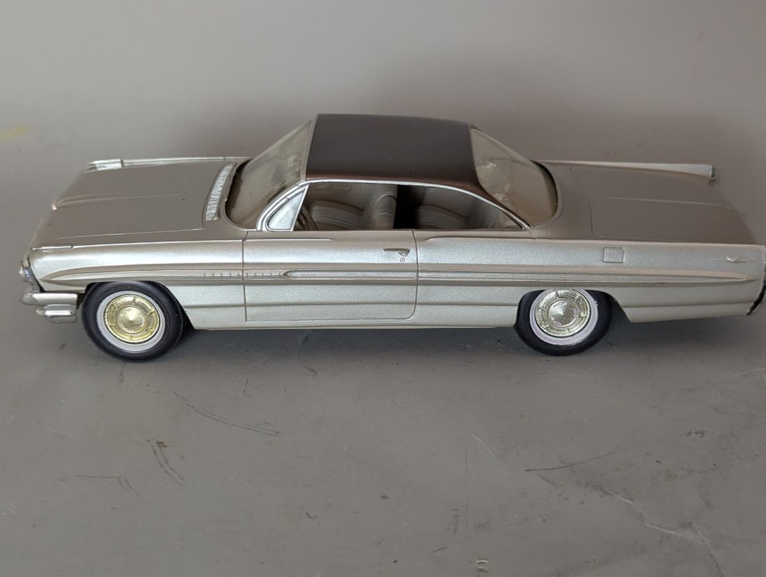 1961 Pontiac Bonneville Catalina Promotional Model Car by AMT Classic Auto Collector's Item - 3