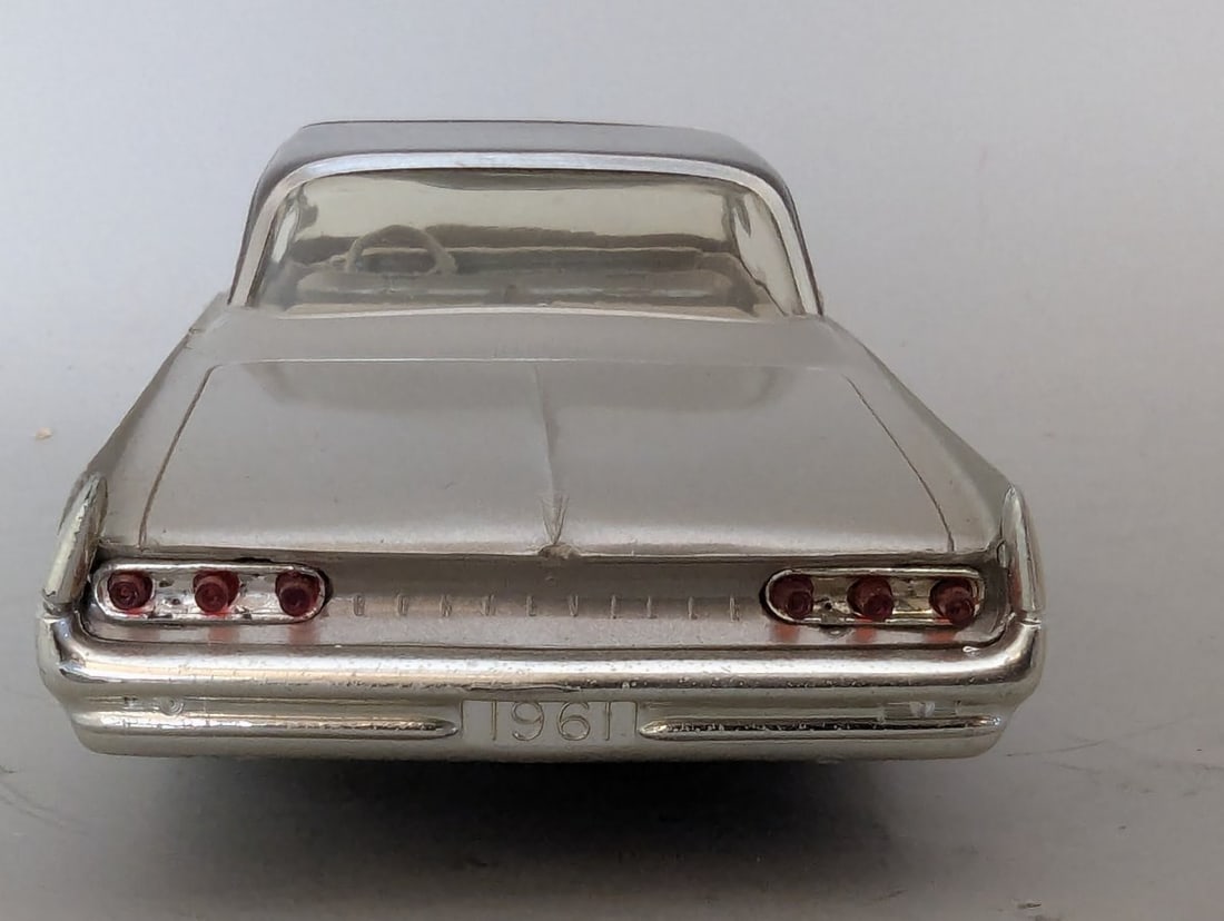 1961 Pontiac Bonneville Catalina Promotional Model Car by AMT Classic Auto Collector's Item - 4