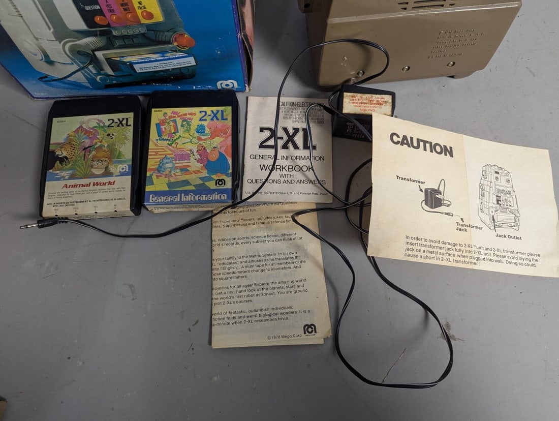 Vintage Mego 2-XL Talking Robot Toy 1978 with Box and Accessories Educational Toy - 4