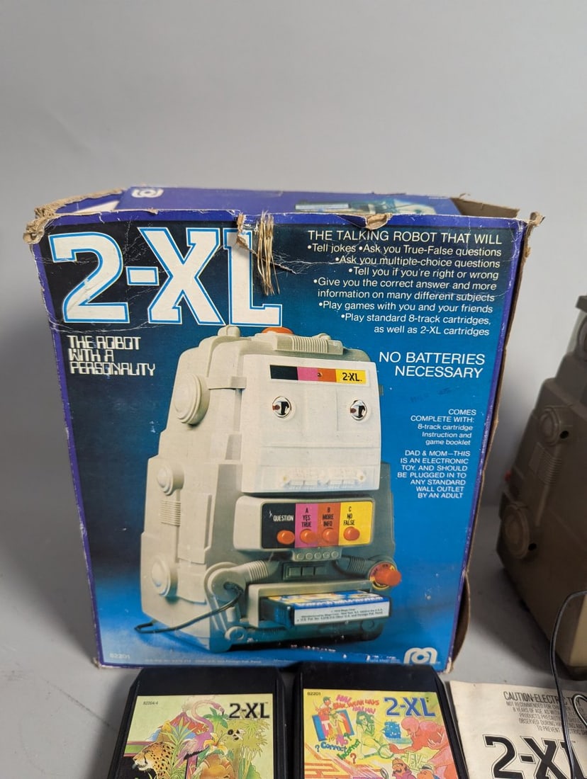 Vintage Mego 2-XL Talking Robot Toy 1978 with Box and Accessories Educational Toy - 5