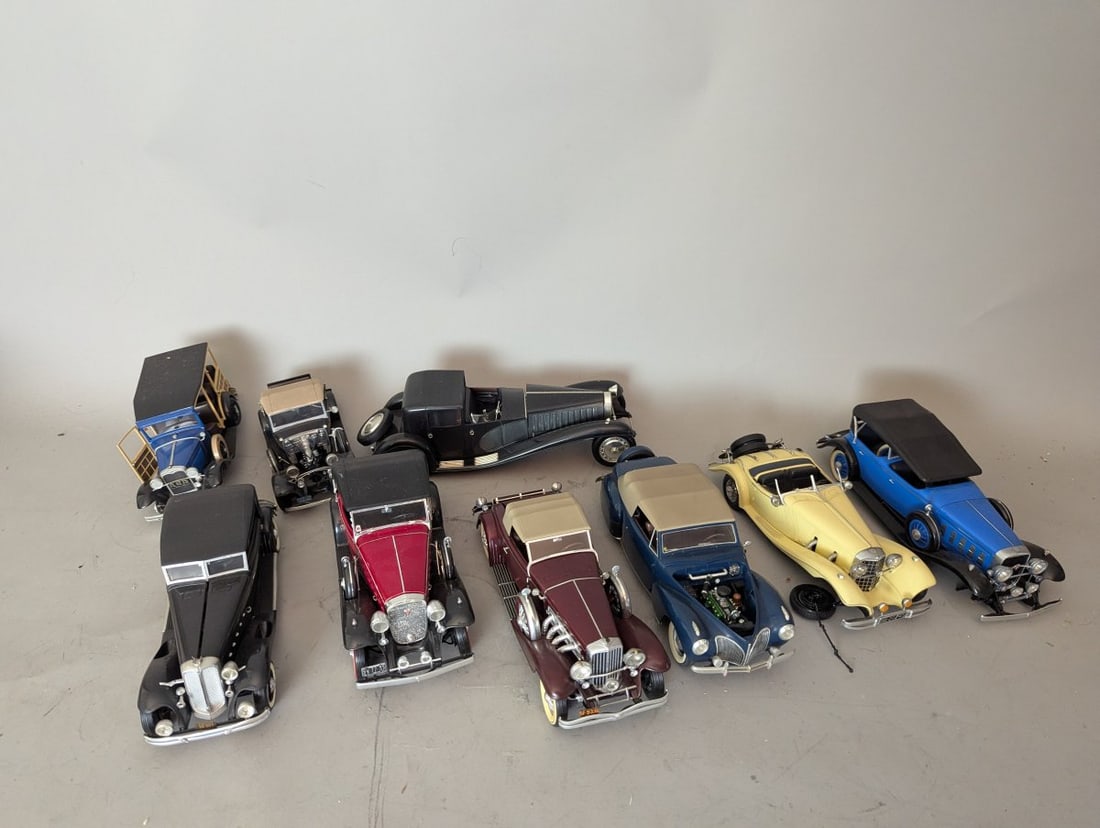 Collection of Vintage Assembled Plastic Model Kits American European Cars Classic Antiques (1 of 11)