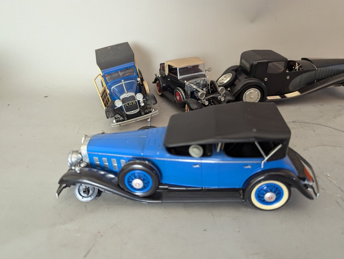 Collection of Vintage Assembled Plastic Model Kits American European Cars Classic Antiques - 7