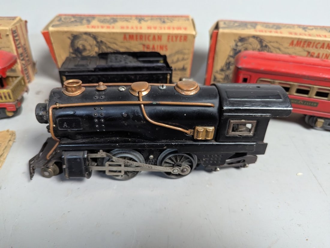 Vintage American Flyer O Gauge Train Set with Locomotive, Tender, and Passenger Cars - 2