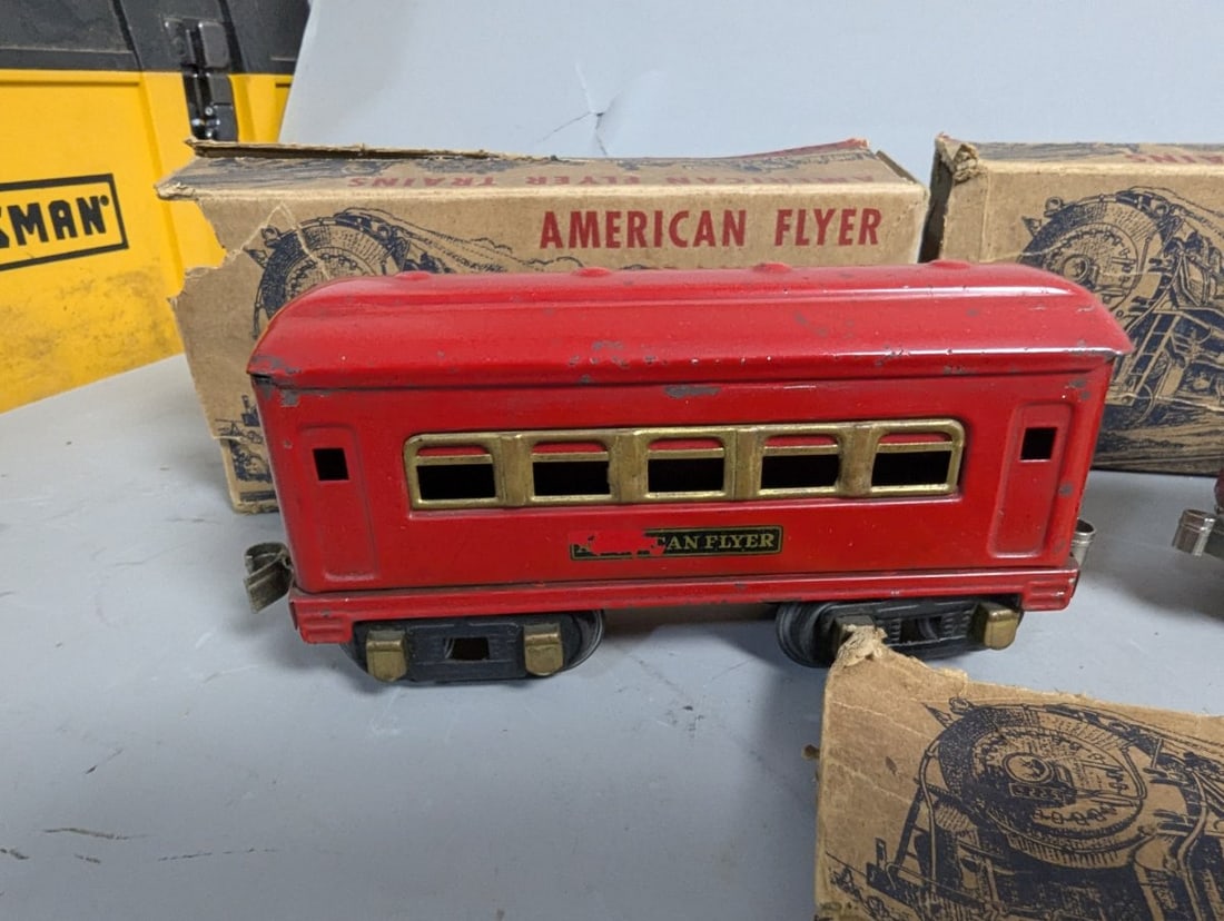 Vintage American Flyer O Gauge Train Set with Locomotive, Tender, and Passenger Cars - 7