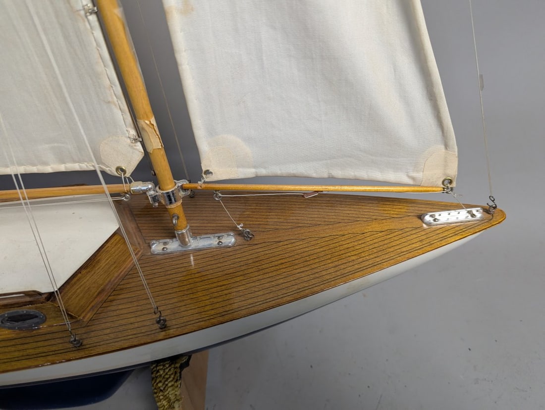 Vintage-Style RC Model Sailboat with Wood Deck Display Stand Collectible - 4