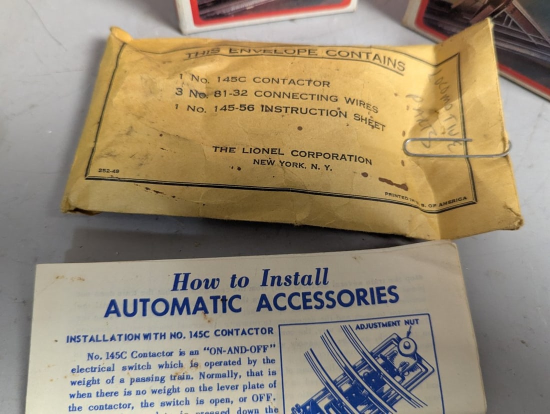 Lionel O-Gauge Model Train Accessories Collection - Postwar Gateman & Lighted Bumpers - 4