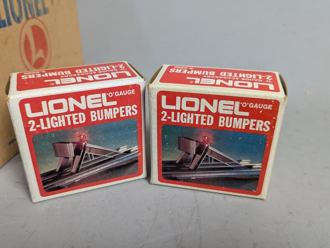 Lionel O-Gauge Model Train Accessories Collection - Postwar Gateman & Lighted Bumpers - 6