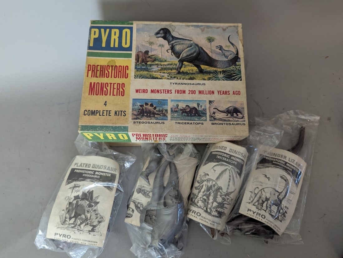 Vintage Pyro Prehistoric Monsters 4 Complete Kits Model Set Dinosaur Collectible (1 of 7)